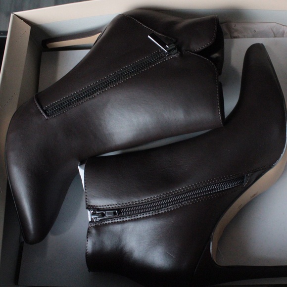 BCBGENERATION BROWN BOOTIES - Picture 5 of 8